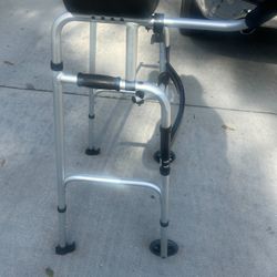 Walker With Armrest 
