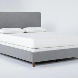 Living Spaces Grey Upholstered Platform Bed And 8x10ft Shag Rug 