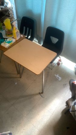 One vicro desk