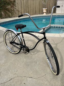 Vintage Schwinn beach cruiser