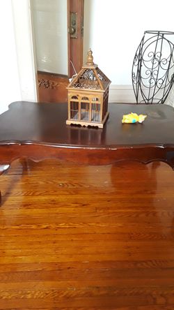 Pretty and elegant coffee table