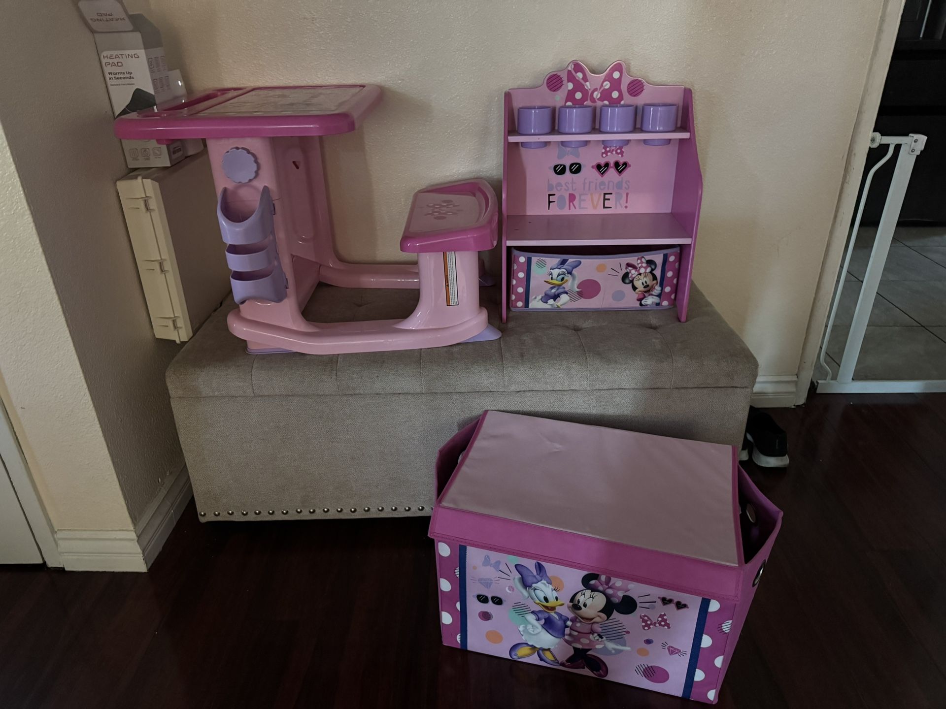 Minnie Set With Desk