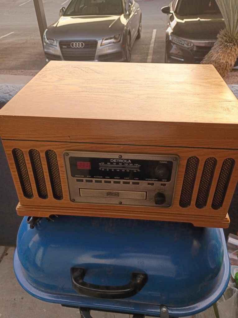 Detrola Record,CD, Cassette Player