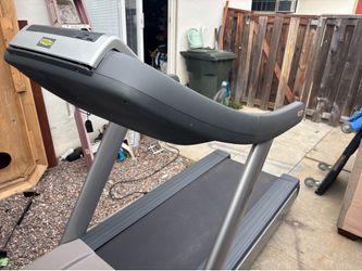 Technogym treadmill read the ad