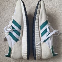 Adidas Snickers, Size US 9