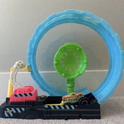 Hot Wheels Glow In The Dark Epic Loop Challenge 