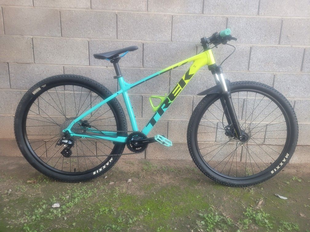 Trek Marlin 29er Mountain Bike One Owner Upgraded