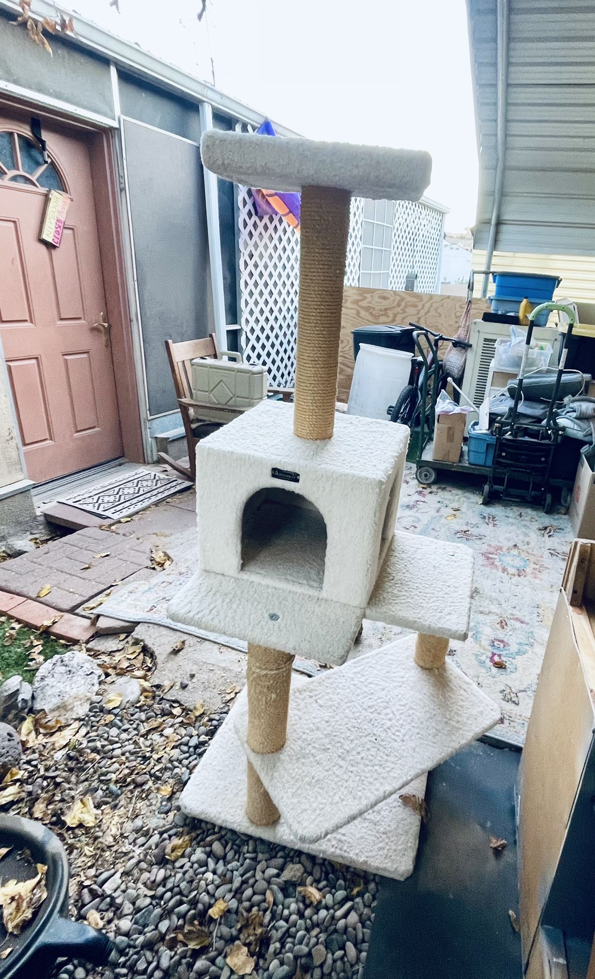 White 5ft Cat Tree /Post for Sale in Phoenix, AZ - OfferUp