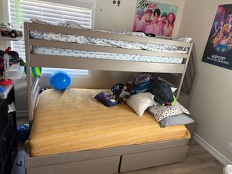 Bunk beds twin over full