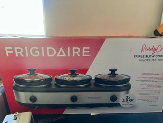 Frigidaire slow Cooker 3 slow oval pots