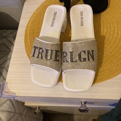 Sandalias  TRUE RELIGIÓN  usadas 