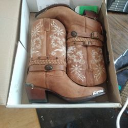 Bootbarn Woman's Cowboy boots size 10M