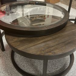 Coffee table and end table nesting style