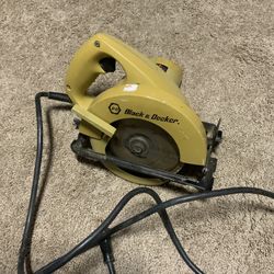 Black & Decker 51/2 Electric Circular Saw 