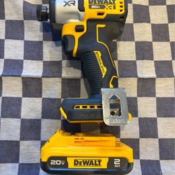 3 speed XR Dewalt 20v 1/4” hex impact drill with battery (charger NOT INCLUDED)