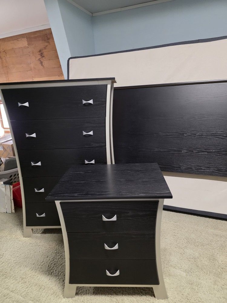 Queen Black + Silver Bedroom Set - 4pc