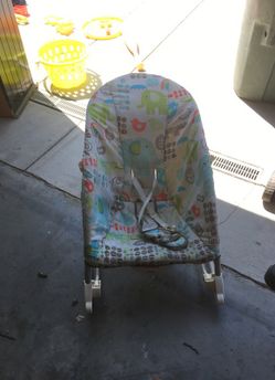 Vibrating baby chair
