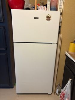 Hotpoint Top-Freezer Refrigerator White