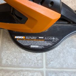 Battery Powered Worx Leaf Blower W/ Gutter Cleaning Kit