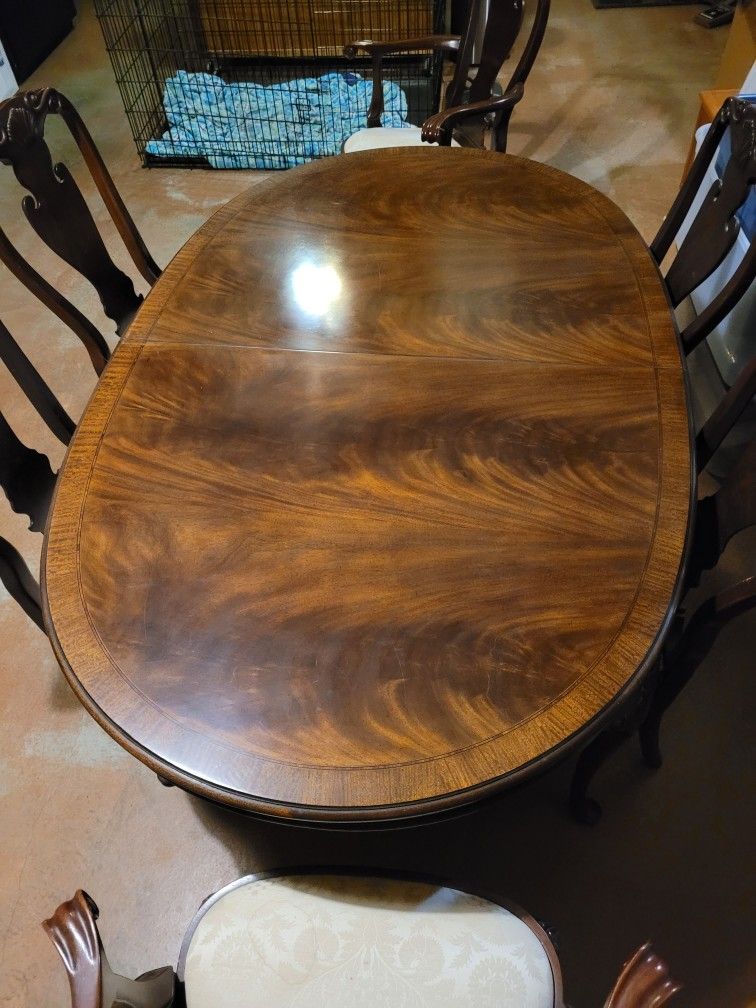 Dining Room Table & Chairs