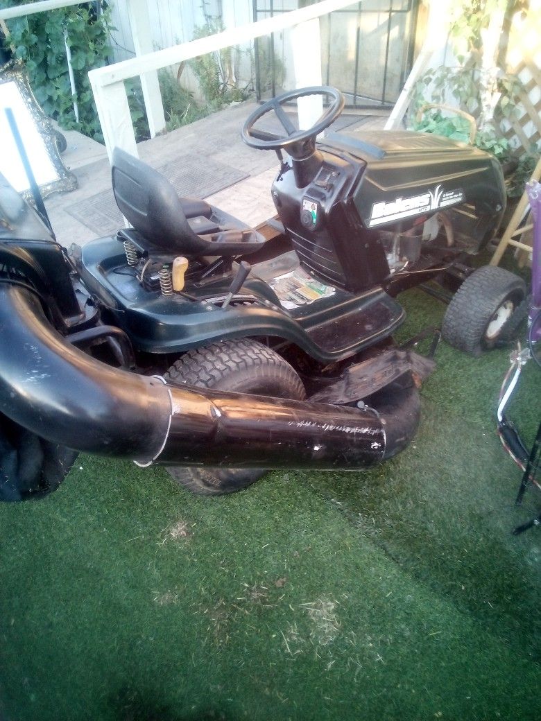 Bolens Riding Lawnmower In Excellent Condition 