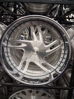 BRAND NEW 22" FORGIATO WHEELS