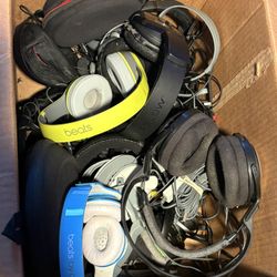 FOR PARTS/REPAIR Gaming headsets/Controllers & Beats/Headphones