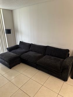 Black L-Shaped Sectional Sofa with Moveable Ottoman – Seats up to 6