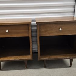 Mid Century Modern Walnut Nightstands – Pair (Vintage 1960s)