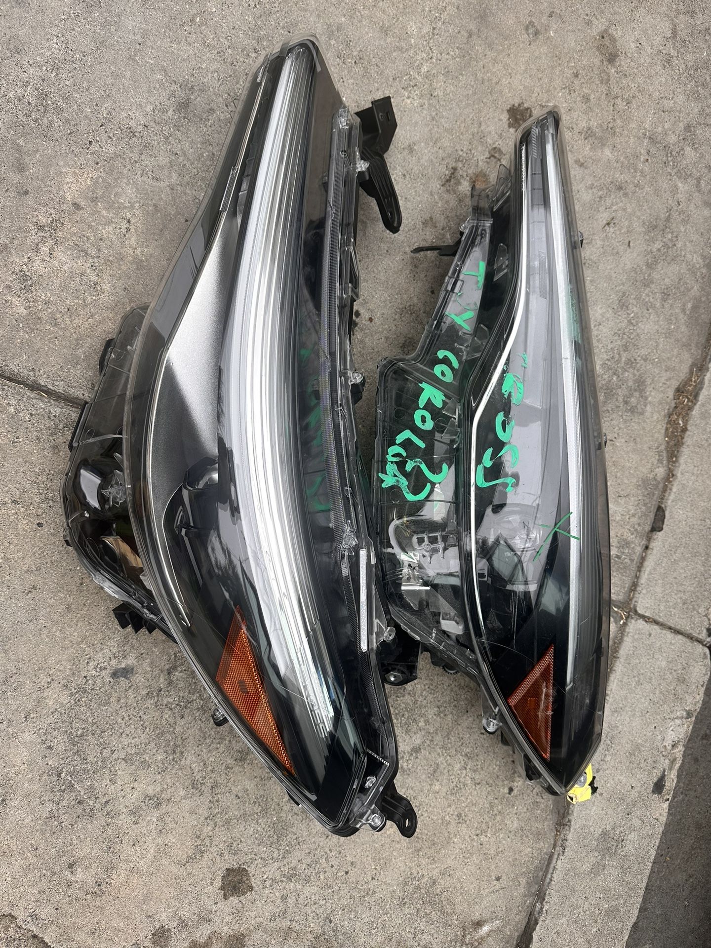 2022/2023/2024 Toyota Corolla Cross Headlights