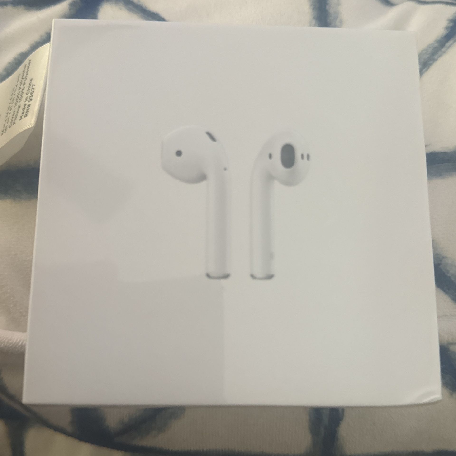 Apple AirPods (2nd Generation) Wireless Ear Buds, Bluetooth Headphones with Lightning Charging Case Included, Over 24 Hours of Battery Life, Effortles