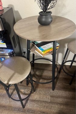Table and chairs for sale