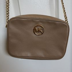 Michael Kors Leather Purse! Excellent Condition 