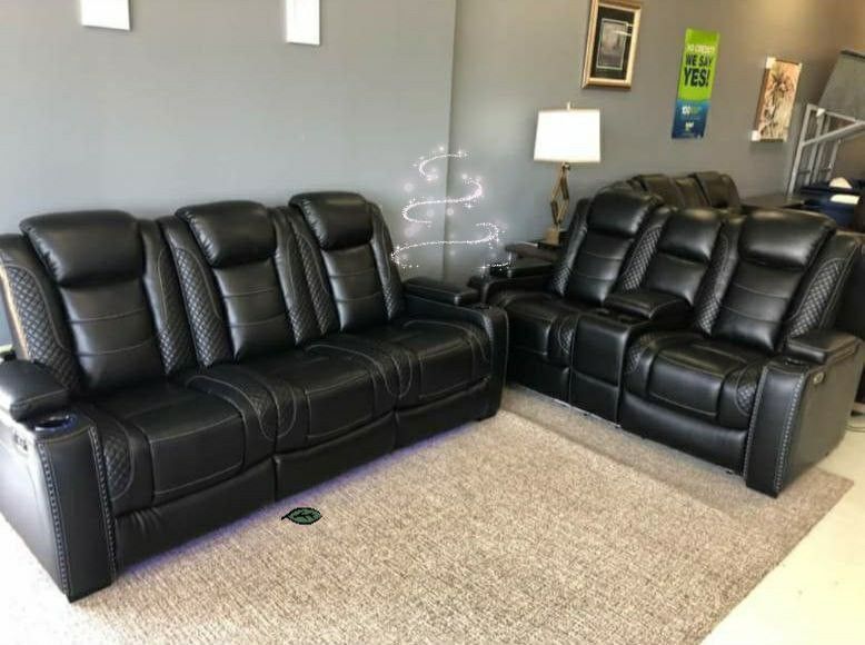 🖤 Brand New 🩸Party Time Midnight Reclining Sofa And Loveseat👌
Ashley Furniture