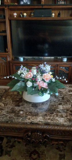 Artificial flower arrangement center piece