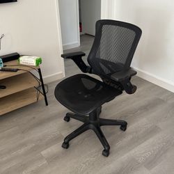 Office Desk Black Rolling Chair 
