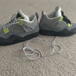 Jordan 4s Neon SE 95 size 10.5