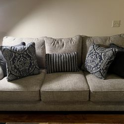 Gray Couch with 4 Accent Pillows 