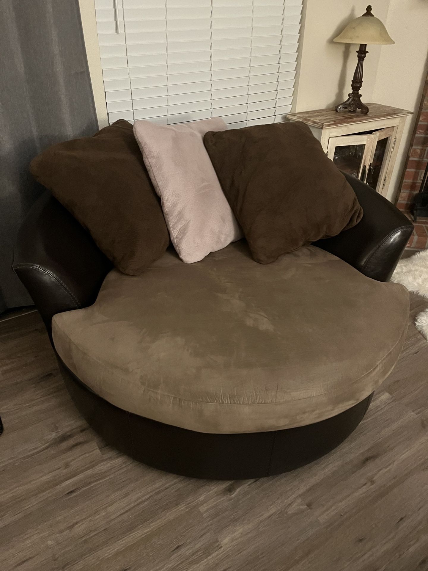 Signature Design By Ashley Alesbury Restro Oversized Swivel Accent Chair, Dark Brown