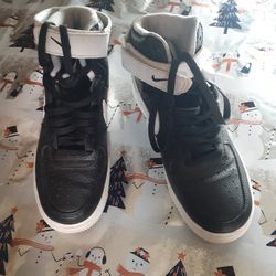 Nike Kids Black And White 7/12
