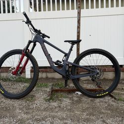 2022 Santa Cruz Megatower Carbon Medium Frame