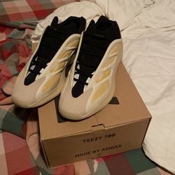 yeezy 700 v3 safflower