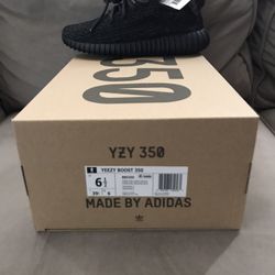 Yeezy 350 V2