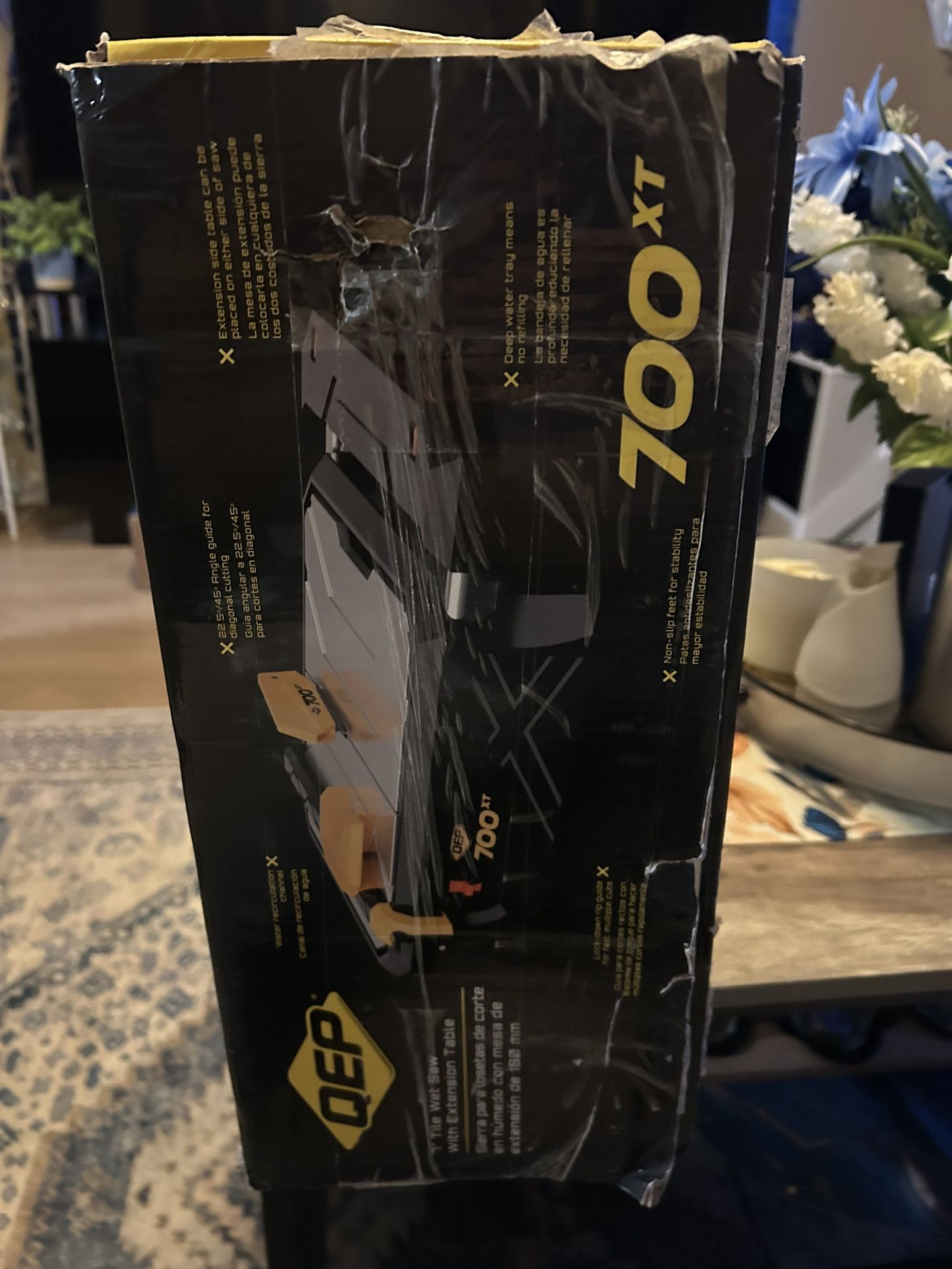 QEP 22700Q 700XT 3/4 HP Wet Tile Saw with 7 in. Blade and Table Extension