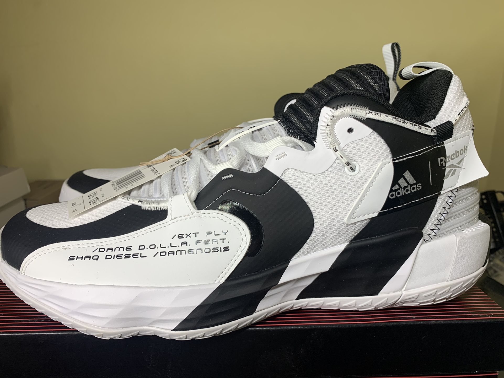 DS Adidas Dame EXTPLY “Damenosis” Rare Men's size