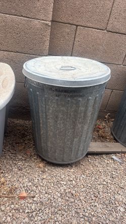 Vintage 20 gallon galvanized trashcan