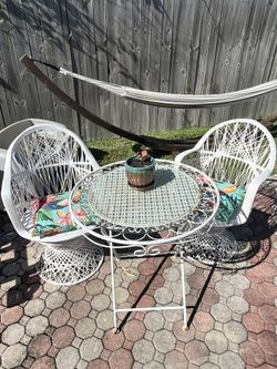 Russell Woodward fiberglass fun patio set