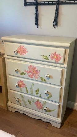 4 Drawer Dresser Handpainted (Floral/White) - 30x17x41