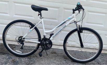 Roadmaster Ladies 26 inch 18 Speed Mountain Bike