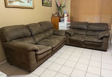 Couches/Sofas